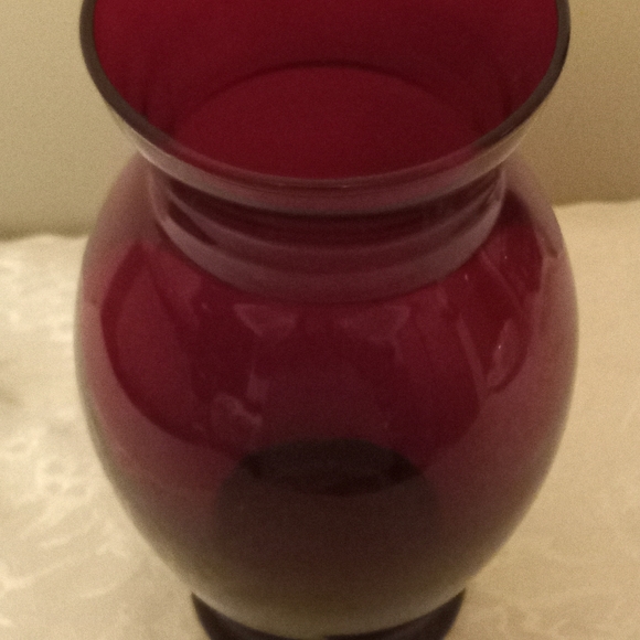 Vintage 1940s Ruby Red Vase 6 1/2" - Picture 2 of 4